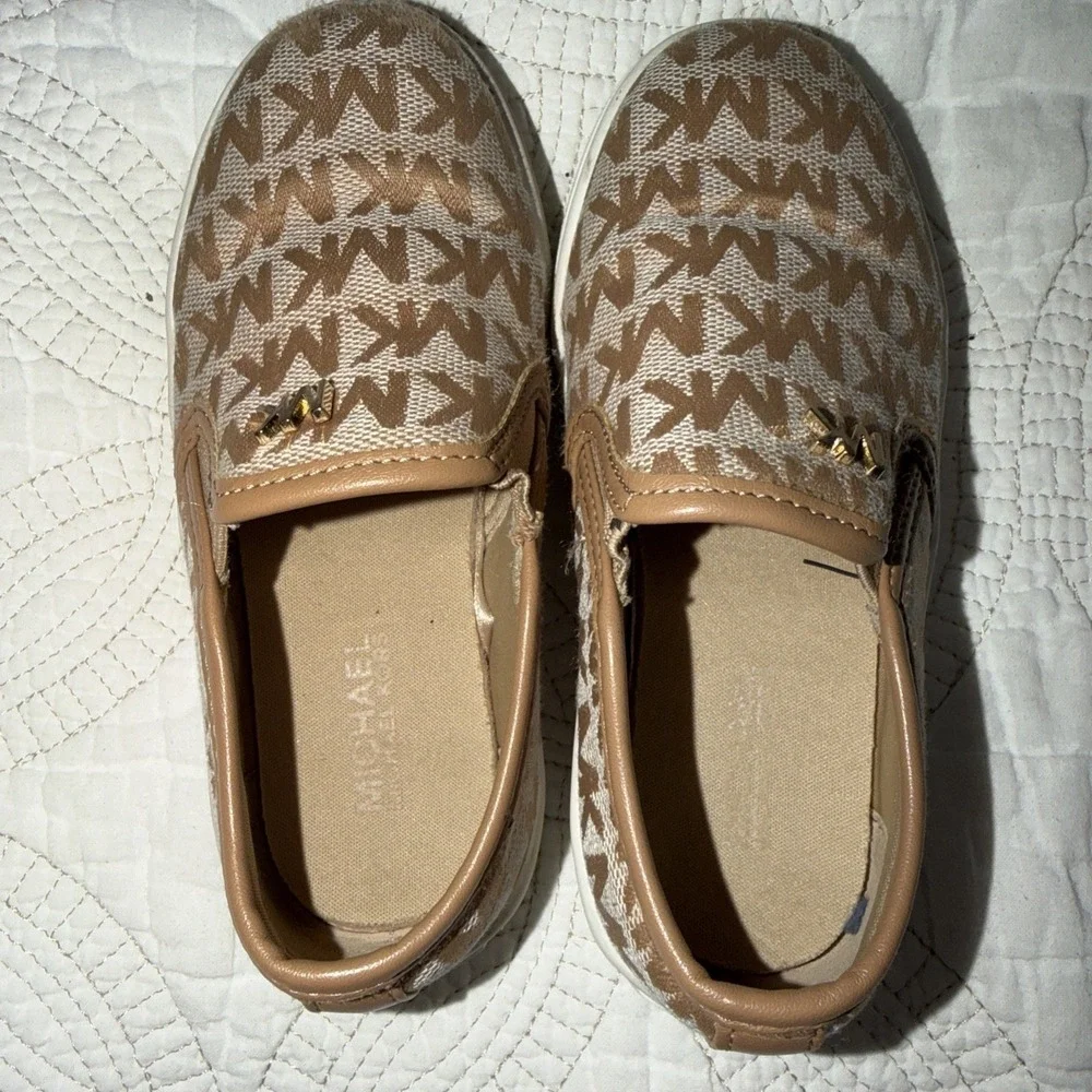 Michael Kors Toddler Girl Shoes Size 9  Slip On Loafer Flats Tan MK Logo